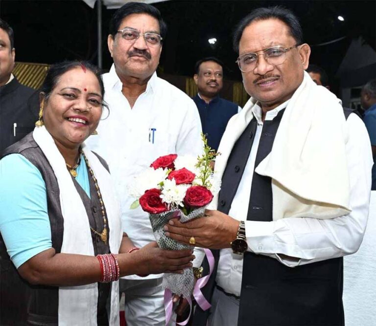 खाद्य मंत्री बघेल के नेतृत्व में सतनामी समाज के प्रतिनिधिमण्डल ने मुख्यमंत्री से की मुलाकात