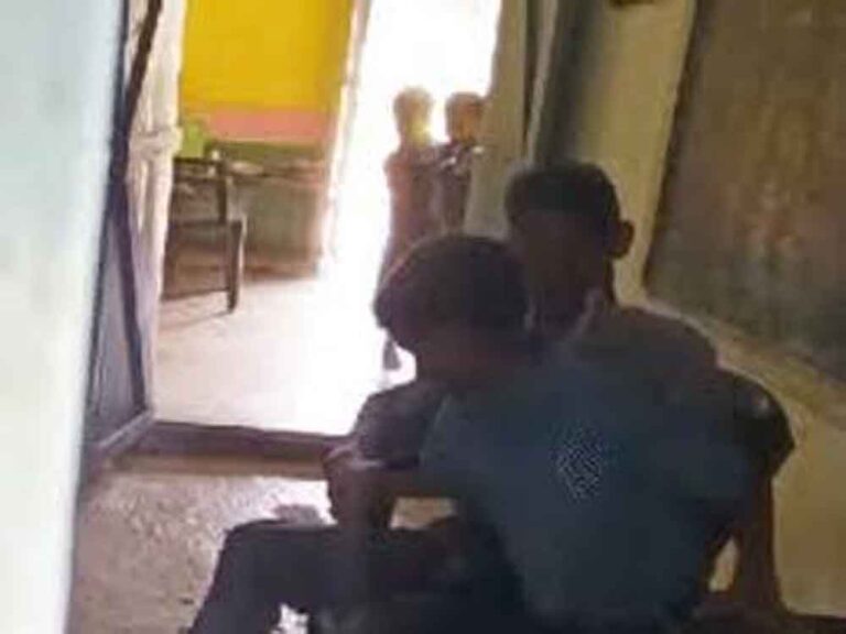 छत्तीसगढ़-रायपुर के स्कूल में घुसकर पंच ने शराब के नशे में छात्र को पीटा