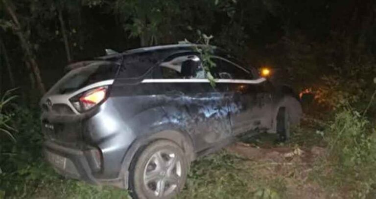 छत्तीसगढ़-बलरामपुर में कार-पिकअप की टक्कर में आश्रम अधीक्षक की मौत छत्तीसगढ़-बलरामपुर में कार-पिकअप की टक्कर में आश्रम अधीक्षक की मौत