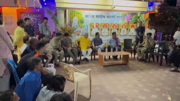 छत्तीसगढ़-बलौदाबाजार के दामाखेड़ा आश्रम में पत्थरबाजी करने पर 11 आरोपी गिरफ्तार छत्तीसगढ़-बलौदाबाजार के दामाखेड़ा आश्रम में पत्थरबाजी करने पर 11 आरोपी गिरफ्तार