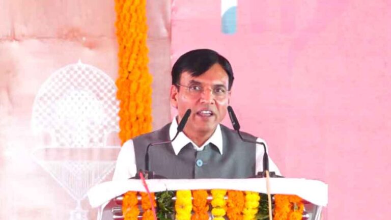 छत्तीसगढ़-जशपुर में केंद्रीय मंत्री मनसुख मांडविया ने CM साय की मांग पर दी स्पोर्ट्स स्टेडियम की सौगात छत्तीसगढ़-जशपुर में केंद्रीय मंत्री मनसुख मांडविया ने CM साय की मांग पर दी स्पोर्ट्स स्टेडियम की सौगात