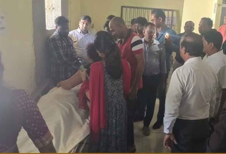 छत्तीसगढ़-सारंगढ़ में राज्योत्सव के दौरान करंट लगने से सहायक शिक्षक की मौत छत्तीसगढ़-सारंगढ़ में राज्योत्सव के दौरान करंट लगने से सहायक शिक्षक की मौत