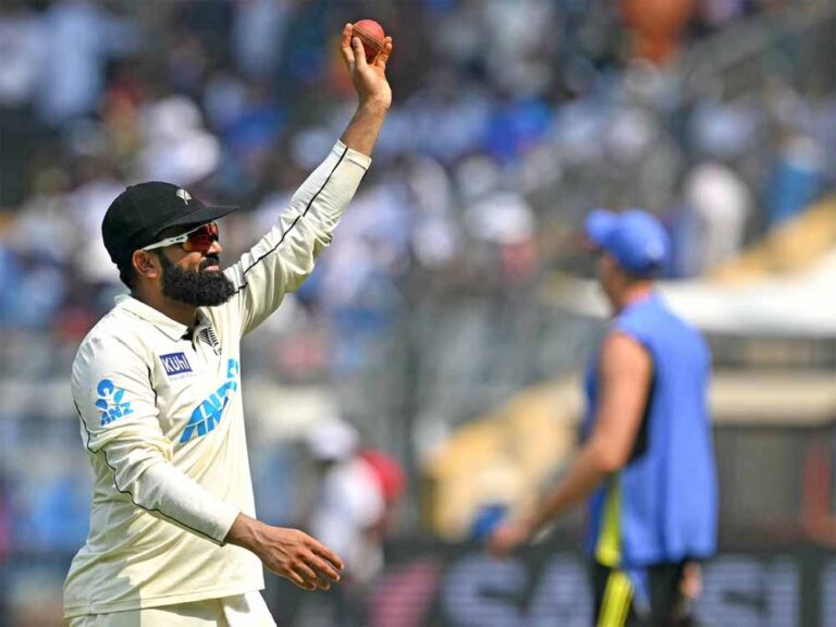 न्यूजीलैंड के स्पिनर एजाज पटेल ने मुंबई में जारी तीसरे और आखिरी टेस्ट में रचा इतिहास