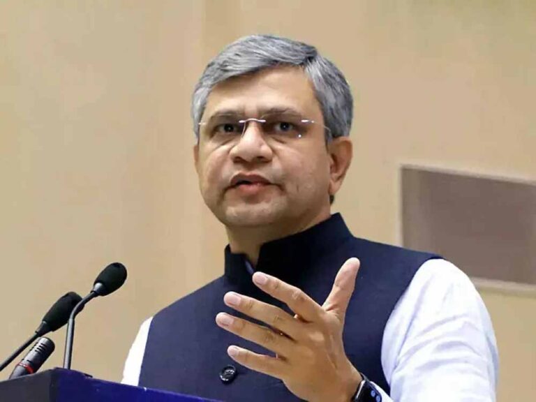 रेलवे प्रोजेक्ट के लिए की भूमि अधिग्रहण की अपील, अश्विनी वैष्णव ने केरल के सीएम विजयन को लिखा पत्र