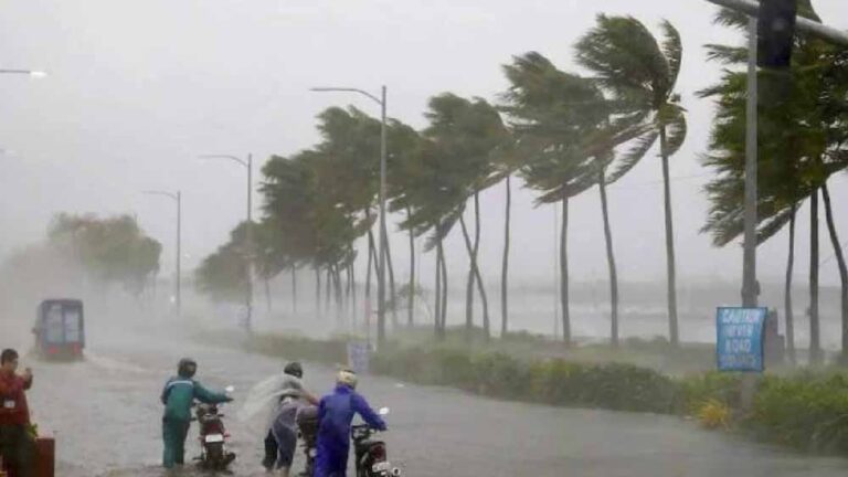 मौसम विज्ञान केंद्र ने 27 और 28 नवंबर को राज्य की राजधानी चेन्नई सहित उत्तरी तमिलनाडु के लिए येलो अलर्ट जारी किया