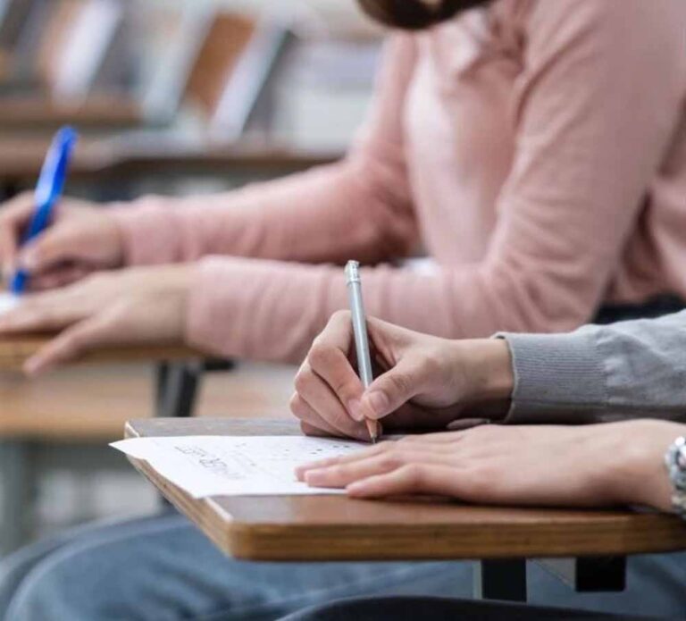 मुख्यमंत्री ने रिक्त पदों को प्राथमिकता से भरने का निर्णय लिया , अब MP में एक लाख पदों पर जनवरी से भर्ती