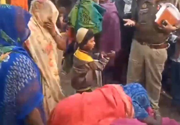 पत्नी के लव अफेयर से परेशान पति  ने दुधमुंही बच्चियों को जहर देकर की खुदकुशी