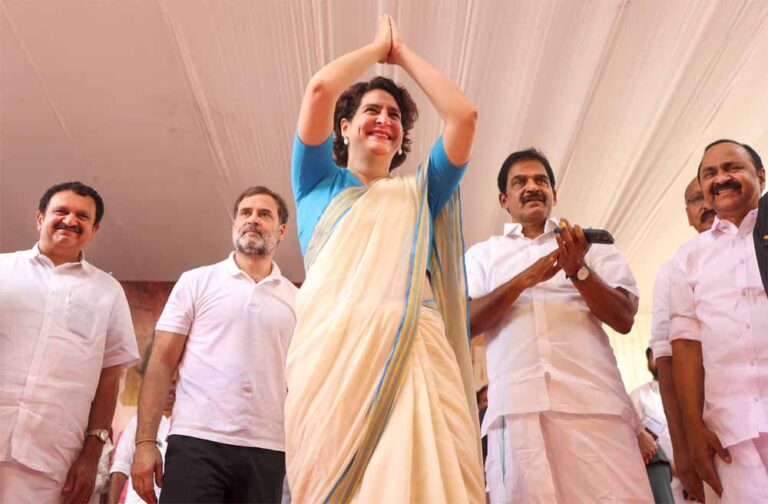 प्रियंका गांधी ने एक विशाल जनसभा को संबोधित किया, कहा-‘संसद में आपकी आवाज को बुलंद करूंगी’