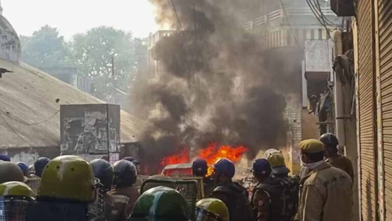 संभल हिंसा : सपा सांसद और विधायक के बेटे सहित 2500 पर FIR