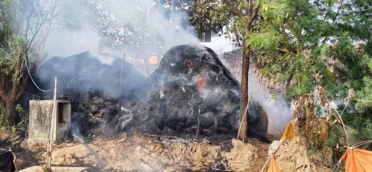 गरियाबंद में एक बड़ा हादसा टला, पैरावट में लगी आग, दमकल की तत्परता से पाया काबू गरियाबंद में एक बड़ा हादसा टला, पैरावट में लगी आग, दमकल की तत्परता से पाया काबू