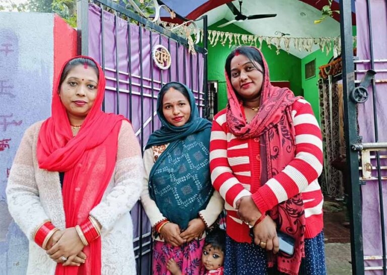 पूनम, इंद्रा, सुधा की चेहरे में महतारी वन्दन योजना से खिली खुशियां पूनम, इंद्रा, सुधा की चेहरे में महतारी वन्दन योजना से खिली खुशियां