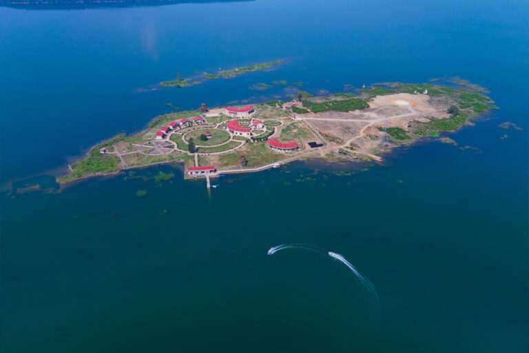 शहडोल जिले में बाणसागर डैम के बैकवाटर क्षेत्र पर पर्यटन विभाग ने किया है निर्माण