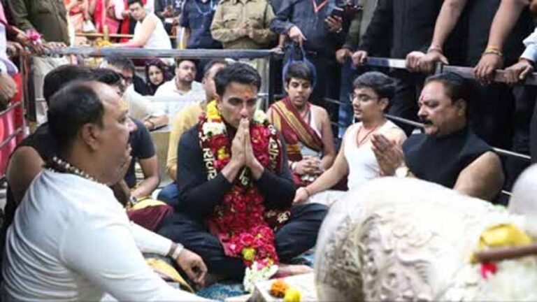 सोनू सूद फिल्म फतेह के प्रमोशन लिए पहुंचे उज्जैन, बाबा महाकाल का लिया आशीर्वाद
