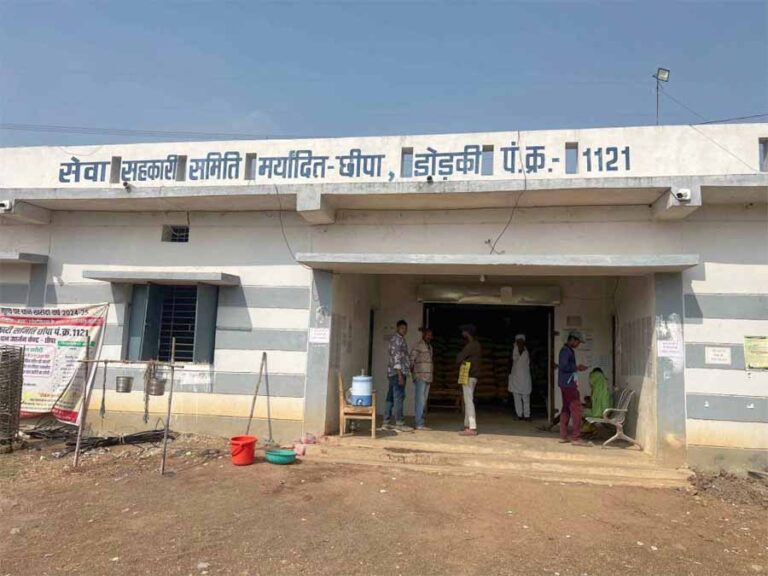 किसानों ने नहीं लिया कोई कर्ज फिर भी बना दिया कर्जदार, शिकायत पर कार्रवाई नहीं, अब आत्महत्या की चेतावनी