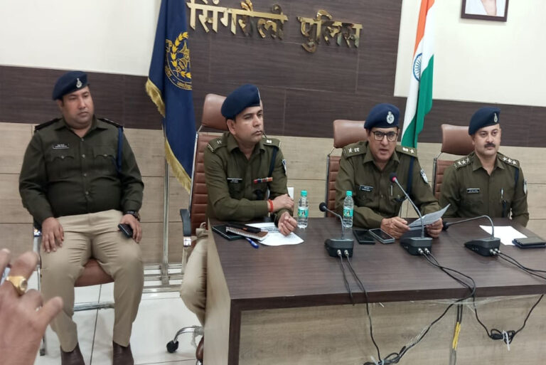 एक माह पूर्व महिला की हुयी अंधी हत्या का सिंगरौली पुलिस ने किया पर्दाफाश एक माह पूर्व महिला की हुयी अंधी हत्या का सिंगरौली पुलिस ने किया पर्दाफाश