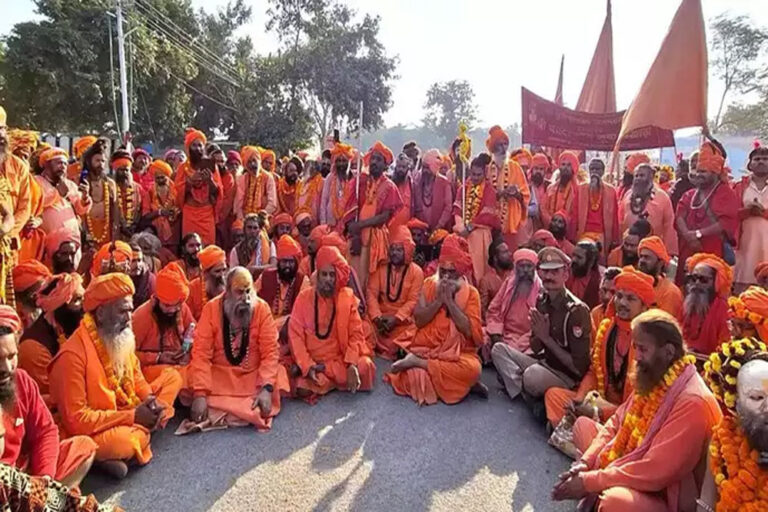 प्रयागराज में शुरू हो गया महाकुंभ 2025, पंचनाम जूना अखाड़ा का छावनी प्रवेश प्रयागराज में शुरू हो गया महाकुंभ 2025, पंचनाम जूना अखाड़ा का छावनी प्रवेश