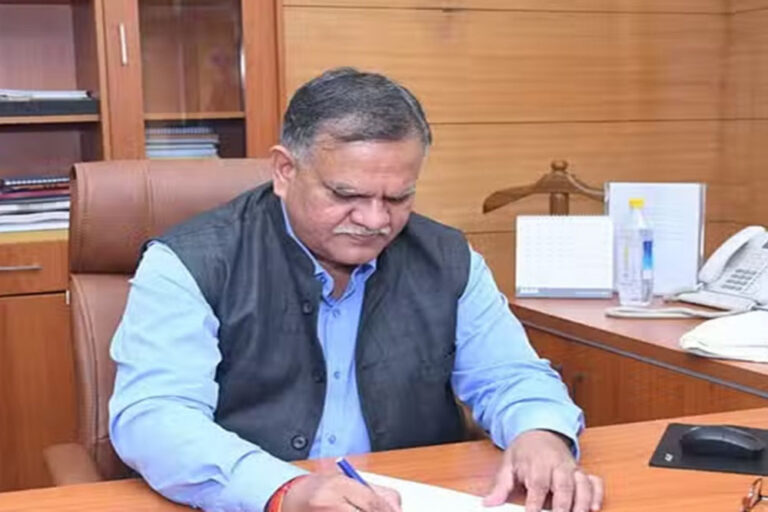 नए साल में नोएडा की कमिश्नर लक्ष्मी सिंह समेत तीन अधिकारी बनेंगे ADG, 70 IPS को मिलेगा प्रमोशन नए साल में नोएडा की कमिश्नर लक्ष्मी सिंह समेत तीन अधिकारी बनेंगे ADG, 70 IPS को मिलेगा प्रमोशन