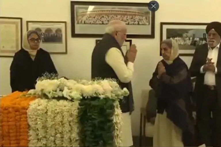 मनमोहन सिंह के निधन से पूरे देश और कांग्रेस में दुख की लेहर, CWC की मीटिंग को स्थगित किया गया मनमोहन सिंह के निधन से पूरे देश और कांग्रेस में दुख की लेहर, CWC की मीटिंग को स्थगित किया गया