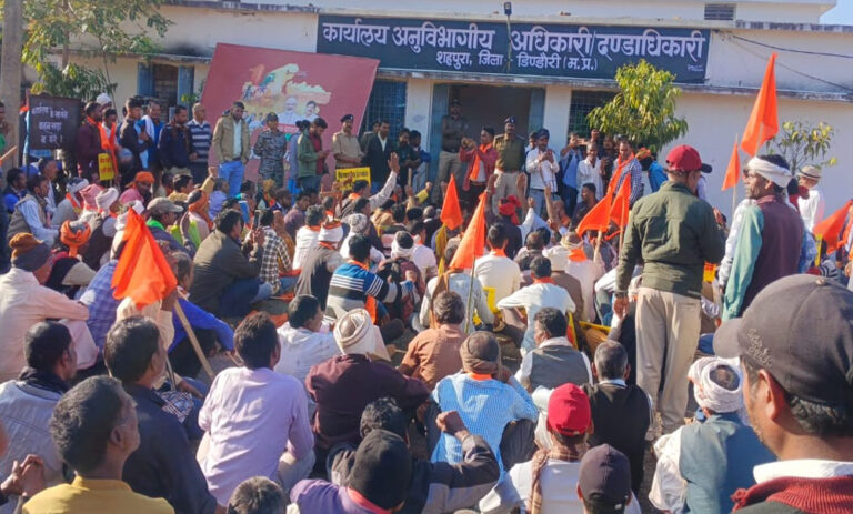 मुख्यमंत्री और कलेक्टर के नाम ज्ञापन में किसानों ने रखी बिजली,पानी,समर्थन मूल्य की मांग