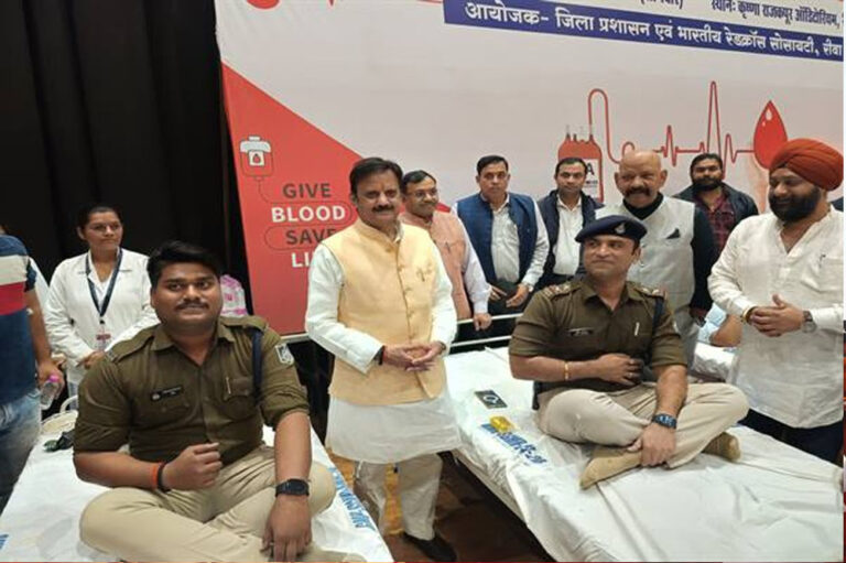 रक्तदान मानवता की सेवा का उत्कृष्ट उदाहरण : उप मुख्यमंत्री शुक्ल