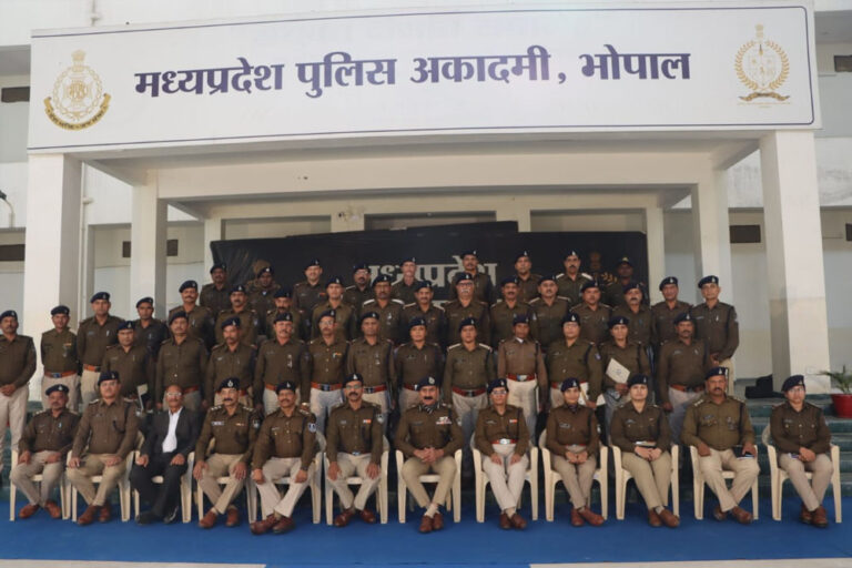 पुलिस प्रशिक्षण सत्र में संविधान और सेवा के आदर्शों पर जोर
