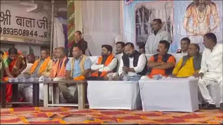 छत्तीसगढ़-भाजपा विधायक दीपेश साहू पर जानलेवा हमले में एक युवक घायल छत्तीसगढ़-भाजपा विधायक दीपेश साहू पर जानलेवा हमले में एक युवक घायल