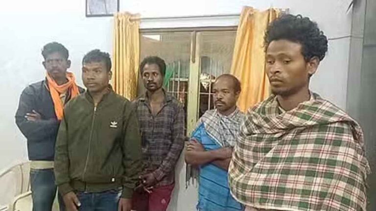 छत्तीसगढ़-जगदलपुर में हिरण का शिकार करने पर पांच ग्रामीण गिरफ्तार छत्तीसगढ़-जगदलपुर में हिरण का शिकार करने पर पांच ग्रामीण गिरफ्तार