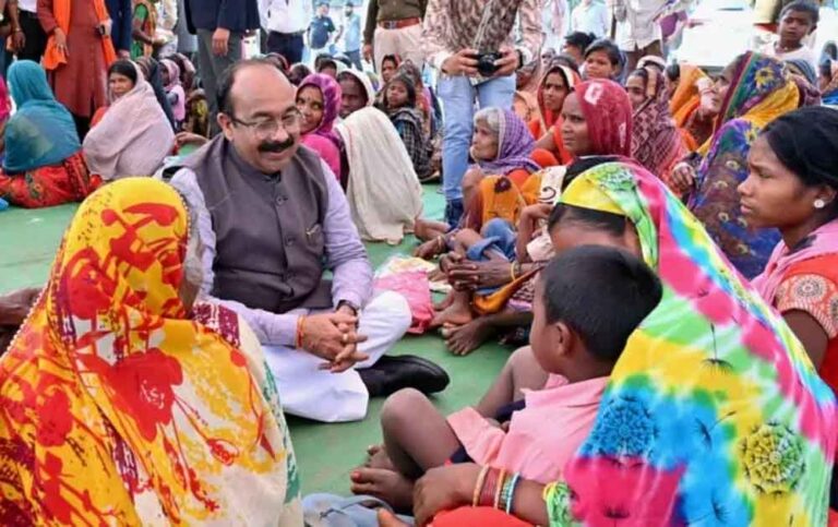 छत्तीसगढ़-डिप्टी सीएम साव ने चौपाल  निपटाईं ग्रामीणों की समस्याएं