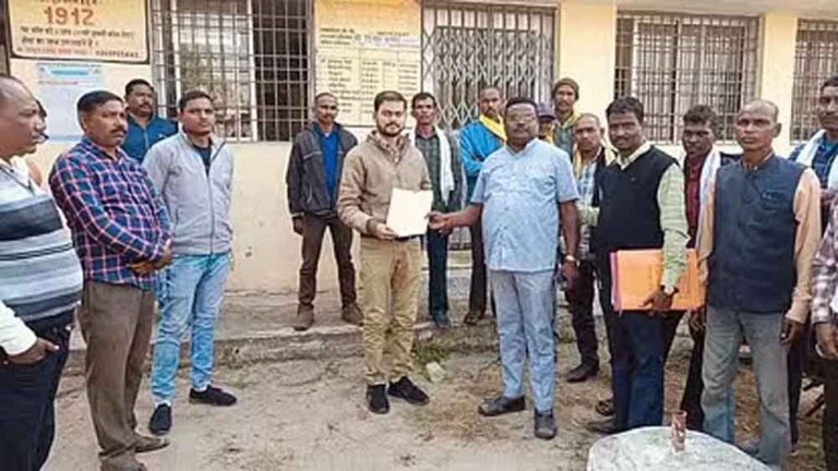 छत्तीसगढ़-कोरबा में दो साल में भी बिजली कनेक्शन नहीं मिलने से किसान नाराज छत्तीसगढ़-कोरबा में दो साल में भी बिजली कनेक्शन नहीं मिलने से किसान नाराज