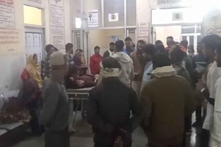 उप्र-मैनपुरी में करंट लगने से तीन कर्मचारी घायल और दो की हालत गंभीर उप्र-मैनपुरी में करंट लगने से तीन कर्मचारी घायल और दो की हालत गंभीर