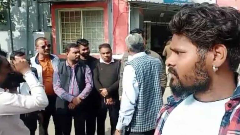 भोपाल में प्रार्थना सभा की आड़ में मतांतरण का खेल भोपाल में प्रार्थना सभा की आड़ में मतांतरण का खेल