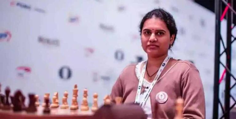 कोनेरू हम्पी ने अपना दूसरा विश्व रैपिड शतरंज का ताज जीता कोनेरू हम्पी ने अपना दूसरा विश्व रैपिड शतरंज का ताज जीता