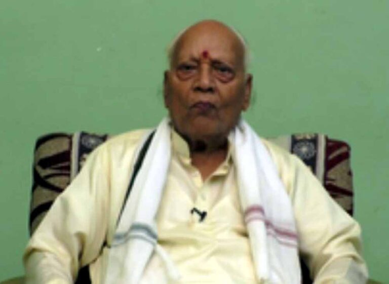 अंत्येष्टि और स्मारक पर राजनीति, दो गज जमीन तक नहीं दी, कांग्रेस पर बरसे पीवी नरसिम्हा राव के भाई, सोनिया गांधी को भी घेरा अंत्येष्टि और स्मारक पर राजनीति, दो गज जमीन तक नहीं दी, कांग्रेस पर बरसे पीवी नरसिम्हा राव के भाई, सोनिया गांधी को भी घेरा