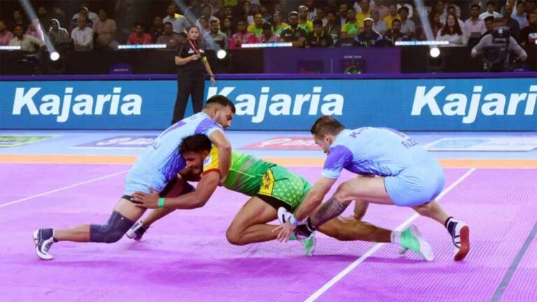 पीकेएल-11: बंगाल वारियर्स को पटना पाइरेट्स ने रोमांचक मुकाबले में हराया, प्वाइंट टेबल में लगाई छलांग