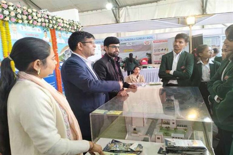 भोपाल के विज्ञान मेले में नगरीय विकास विभाग का स्टॉल, प्रदर्शनी में विज्ञान और योजनाओं की दी जा रही है जानकारी भोपाल के विज्ञान मेले में नगरीय विकास विभाग का स्टॉल, प्रदर्शनी में विज्ञान और योजनाओं की दी जा रही है जानकारी