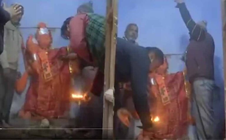 संभल में पुलिस को 46 साल पुराना मंदिर मिला था, आज विधिवत पूजा और आरती की गई, अधिकारी मौजूद रहे