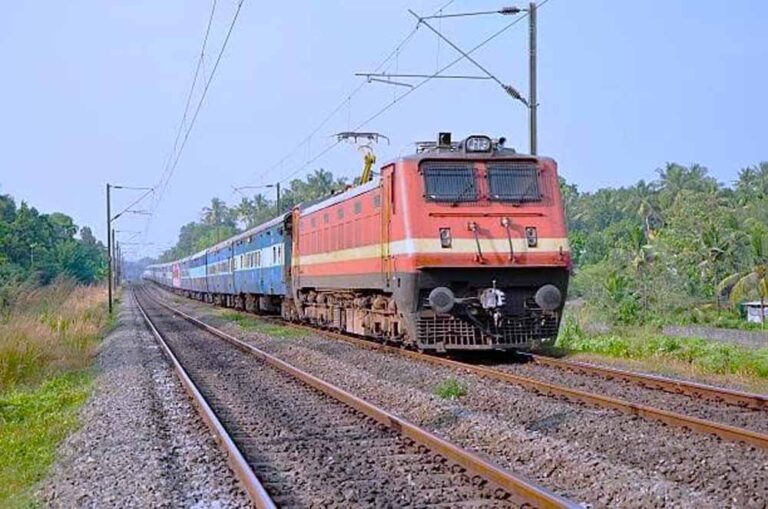 महाकुंभ के कारण कई ट्रेनें रद्द, 28 दिसंबर से 12 जनवरी तक 16 गाड़ियां कैंसिल महाकुंभ के कारण कई ट्रेनें रद्द, 28 दिसंबर से 12 जनवरी तक 16 गाड़ियां कैंसिल