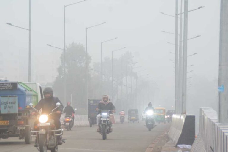 मध्य प्रदेश में पड़ेगी कड़ाके की ठंड, चलेगी बर्फीली हवाएं, बादल-बूंदाबांदी के भी आसार, जानें IMD का नया अपडेट