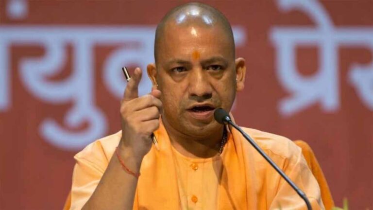 अब संभल में गरजेगा योगी सरकार का बुलडोजर, डीएम-एसपी ने लोगों को दी ये चेतावनी