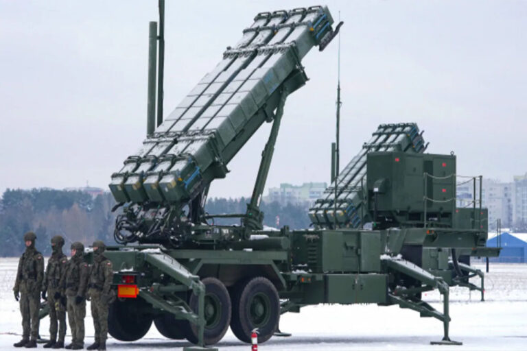 पोलैंड ने सीमा पर फाइटर जेट और मिसाइलों को तैनात किये, रूसी हमले का मुंहतोड़ जवाब दिया जा सके पोलैंड ने सीमा पर फाइटर जेट और मिसाइलों को तैनात किये, रूसी हमले का मुंहतोड़ जवाब दिया जा सके