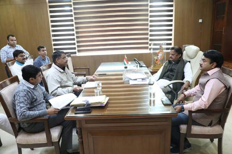 उप मुख्यमंत्री शुक्ल ने नर्सिंग प्रवेश परीक्षा और विभागीय विषयों की समीक्षा की उप मुख्यमंत्री शुक्ल ने नर्सिंग प्रवेश परीक्षा और विभागीय विषयों की समीक्षा की