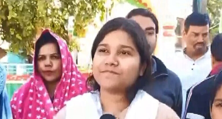 रीवा में ऑटो चालक की बेटी आयशा अंसारी डिप्टी कलेक्टर के पद पर चयनित हुई , उनका प्रदेश में 12वीं रैंक लगी रीवा में ऑटो चालक की बेटी आयशा अंसारी डिप्टी कलेक्टर के पद पर चयनित हुई , उनका प्रदेश में 12वीं रैंक लगी