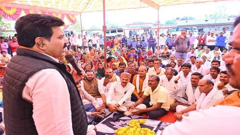 छत्तीसगढ़-कबीरधाम में डिप्टी सीएम विजय शर्मा बोले-पीएम आवास निर्माण कार्य में गुणवत्ता पर ध्यान देने के निर्देश छत्तीसगढ़-कबीरधाम में डिप्टी सीएम विजय शर्मा बोले-पीएम आवास निर्माण कार्य में गुणवत्ता पर ध्यान देने के निर्देश