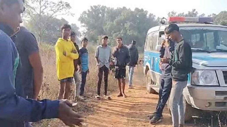 छत्तीसगढ़-कोरबा में पत्थर से कुचलकर व्यक्ति की हत्या से इलाके में सनसनी छत्तीसगढ़-कोरबा में पत्थर से कुचलकर व्यक्ति की हत्या से इलाके में सनसनी