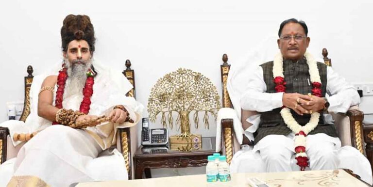 छत्तीसगढ़-मुख्यमंत्री विष्णु देव साय से मिले सद्गुरु ऋतेश्वर महाराज छत्तीसगढ़-मुख्यमंत्री विष्णु देव साय से मिले सद्गुरु ऋतेश्वर महाराज