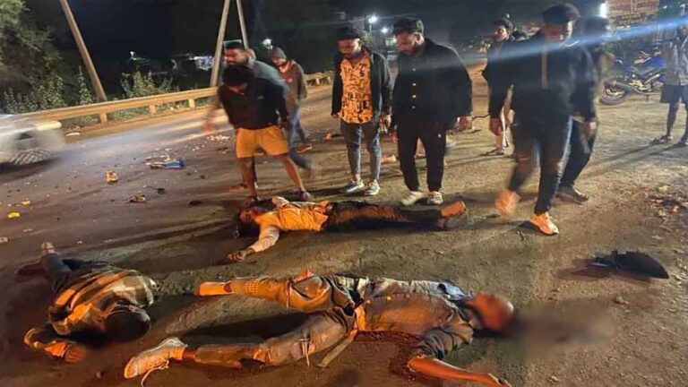 छत्तीसगढ़-बलौदाबाजार में तेज रफ्तार हाइवा की टक्कर से बाइक सवार 3 युवकों की मौके पर मौत छत्तीसगढ़-बलौदाबाजार में तेज रफ्तार हाइवा की टक्कर से बाइक सवार 3 युवकों की मौके पर मौत