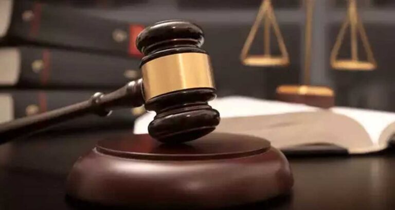 पत्नी को कुल्हाड़ी से मारकर हत्या करने व अन्य को घायल करने वाले आरोपी को  ”आजीवन कारावास” की सजा