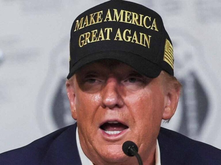 राष्ट्रपति बनते ही डोनाल्ड ट्रंप ने दिया दुनियाभर में दिया बड़ा झटका, आर्थिक मदद पर लगाई रोक राष्ट्रपति बनते ही डोनाल्ड ट्रंप ने दिया दुनियाभर में दिया बड़ा झटका, आर्थिक मदद पर लगाई रोक