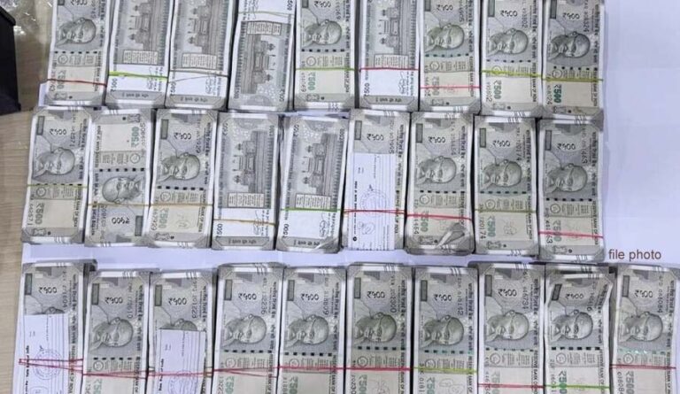 दुर्ग पुलिस ने चेकिंग अभियान कार से एक करोड़ से अधिक रकम की जब्त दुर्ग पुलिस ने चेकिंग अभियान कार से एक करोड़ से अधिक रकम की जब्त