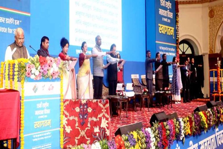 निष्पक्ष निर्वाचन और मतदाताओं की सहभागिता, लोकतंत्र का मूलाधार : राज्यपाल